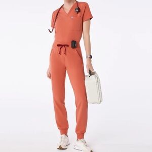 FIGS Scrub Set -  Top and Zamora High Waisted Joggers in Spiced Cider